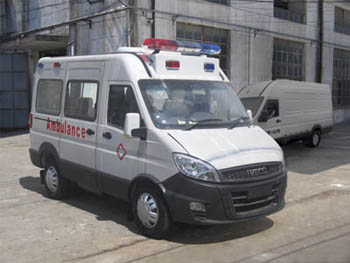 依维柯牌NJ5045XJHCD型救护车