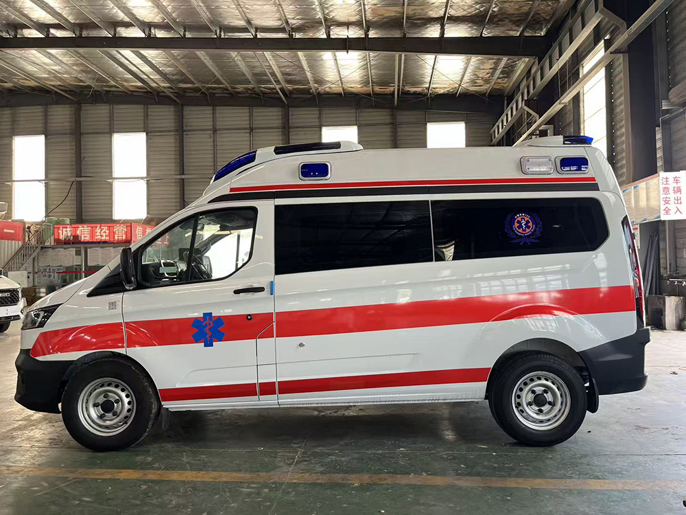 福特V362救护车